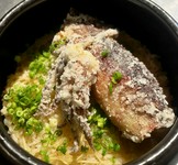 旬の素材をふんだんに使い、自慢のだしで炊き込みます。
写真は丸ごとするめいかの土鍋ご飯。