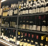 シャンパーニュや白ワインはもちろん、鮨に合う「赤」もご用意しております。
産地はフランスのブルゴーニュ地方を中心にボルドー、他各国のものを揃えております。
ぜひ、お試しくださいませ。