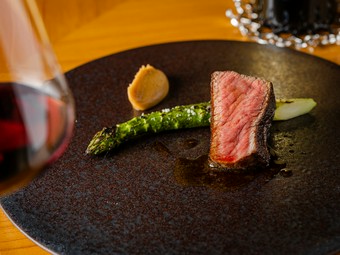 熊本県産プレミアム黒樺牛BMS12クリミの薪焼き　 山形県産グリーンアスパラガス