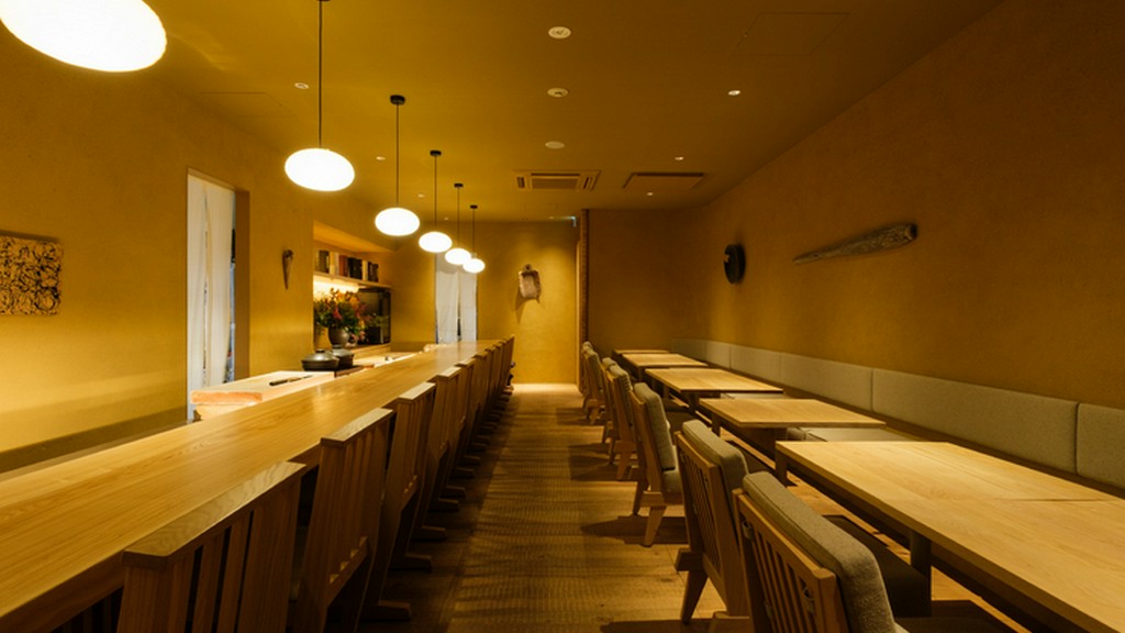 “市民の台所”近江町市場近くの隠れ家的ホテルレストラン