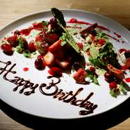 結婚記念日や誕生日、家族のお祝い事などにも人気の店。おまかせコースには旬の高級食材も多く登場し、季節の味覚が特別な日の幸福感をさらに彩るでしょう。記念日の祝祭感が高まるワインも充実しています。