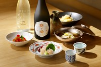 季節の滋味が余すことなく引き出された定番のコース。
北陸の山海の恵みを中心に、日本各地から厳選した旬食材を吟味し、五感で楽しめる料理で提供。
記憶に残る美食体験をお届けします。