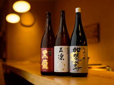 北陸三県の旨い地酒が揃い、旬の幸に合う季節限定酒が充実！