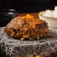 【単品】味噌汁・漬物
【御膳590円】味噌汁・漬物・炙り肉寿司（一貫）・小鉢・ミニ団子付き