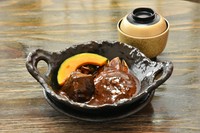 【単品】味噌汁・漬物
【御膳】味噌汁・漬物・炙り肉寿司(一貫)・小鉢・ミニ団子付き