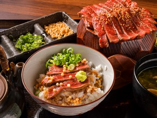 信長公縁の地の名物を、一つの器で楽しむ『覇王の牛ひつまぶし』