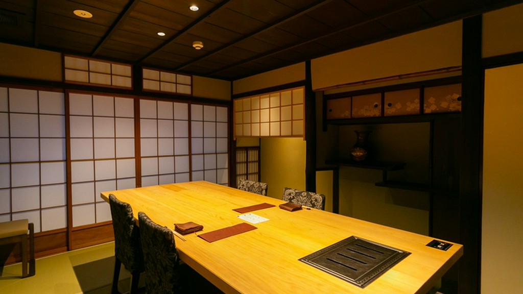 京都の伝統的建造物に指定された町家を利用した風雅な空間