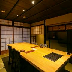 京都の伝統的建造物に指定された町家を利用した風雅な空間