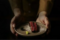 1.和牛ビーフロール　寿司　京野菜
2.和牛テールスープ
3.土鍋　銀シャリ
4.和牛トリュフレアハンバーグ
5.和牛サーロインすき焼