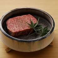 1.和牛ビーフロール　寿司　京野菜
2.和牛テールスープ
3.土鍋　銀シャリ
4.和牛トリュフレアハンバーグ
5.和牛サーロインすき焼
