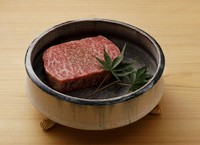 1.和牛ビーフロール　寿司　京野菜
2.和牛テールスープ
3.土鍋　銀シャリ
4.和牛トリュフレアハンバーグ
5.和牛サーロインすき焼
