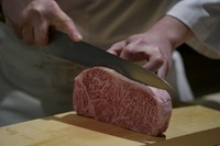 1.和牛ビーフロール　寿司　京野菜
2.和牛テールスープ
3.土鍋　銀シャリ
4.和牛トリュフレアハンバーグ
5.和牛サーロインすき焼