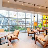 ショッピングの途中に、ふらりと気軽に立ち寄れるオアシススポット。ボリューム満点のランチだけでなく、アメリカンスタイルのデザートも疲れた体を優しくいたわってくれます。