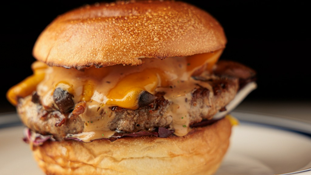 キノコの旨みとニンニクの香りが絶妙『グリルマッシュルームチーズバーガー』