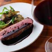 神楽坂エリアでのデートに提案したいお店。ディナーをゆったり楽しむ一軒目から、グラス片手にのんびり過ごす二軒目まで。多彩なシーンに対応してくれます。