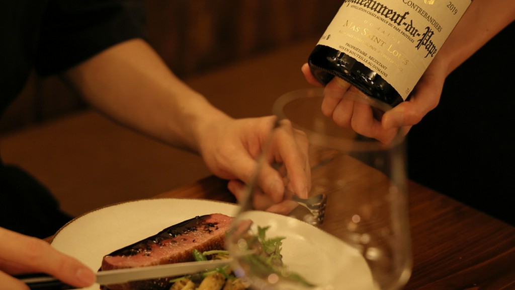 料理に合わせたワインも提案可