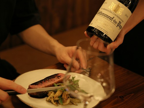 料理に合わせたワインも提案可