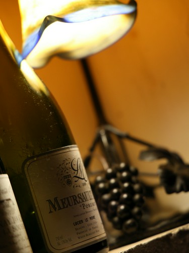 ワイン総数は100種類以上。希少な一本も