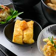“食堂”で味わいたい母の味。安田氏イチオシメニューは、王道の家庭料理である『だし巻き卵』。単品として楽しめるほか、『日替わり小鉢3種』の一品として提供することもあるとか。ぜひ賞味いただきたい逸品です。