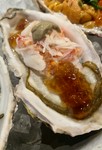生牡蠣に蟹の身と蟹みそをトッピング