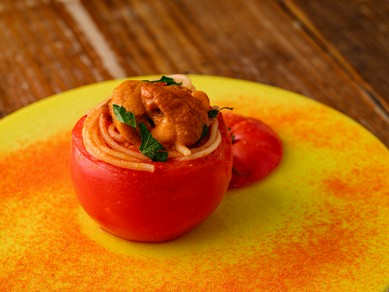 ドラマチックな美味。赤パスタ『ウニとトマトのアラビアータ』