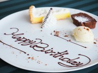 デザートプレートにお祝いのメッセージを添えてご提供いたします。