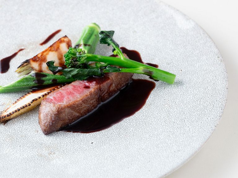 フレンチをベースに熟練の技で紡ぐ、素材の魅力があふれる一皿