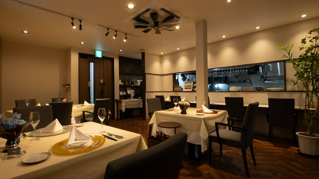 美食を囲み非日常を楽しむ、大人の女子会を