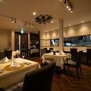 上質でありながらも気負わず過ごせる雰囲気は、女子会に最適です。おいしい料理の匂いに包まれながら、お喋りが弾むこと間違いなし。夫婦で営むきめ細やかなサービスも評判で、訪れる人々を温かく出迎えてくれます。