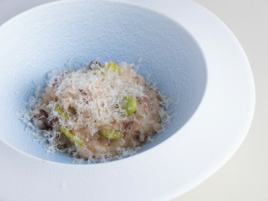 コースの中盤を飾る、お店の顔ともいえる一皿『農林48号金芽米のリゾット』