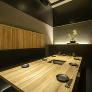 個室が完備されており、プライベートな空間で大切な会話を交わしたいときにもぴったりです。九州ならではの郷土料理が並ぶコースは、どれも丁寧に仕上げられており、食通の方にもきっと満足してもらえます。