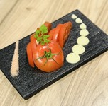 九州産トマトをしっかり冷やしてご提供。素材の甘みを楽しめる一品です。