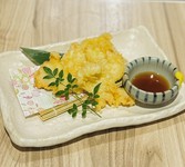 大分名物。国産鶏むね肉をふんわり揚げた人気のとり天です。