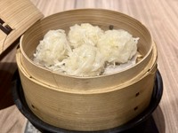 呼子産やりいかを使用した、プリプリ食感のいかしゅうまいです。