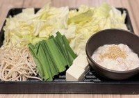 もつ鍋の全ての具材が入っています。
