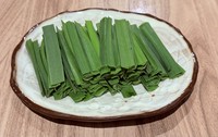 香り豊かな国産ニラです。もつ鍋との相性も抜群です。