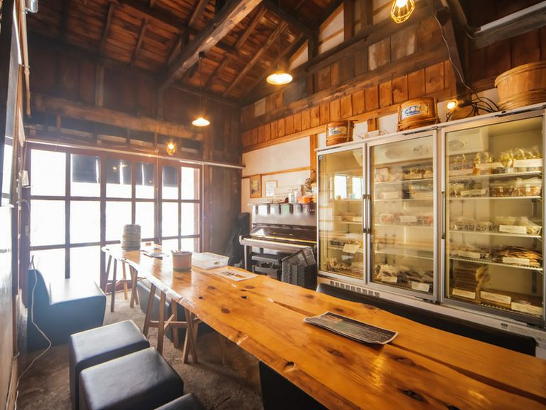 心地良い音楽と居心地の良さが、訪れるゲストを魅了