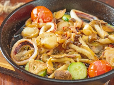 イカの塩辛をメインに使ったオリジナルメニュー『塩辛のアヒージョ』