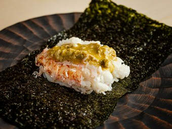 主張しすぎぬ酢飯との相性もよし『手巻き鮨』