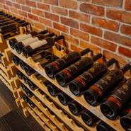地下鉄西18丁目駅近くにある、オチガビワイナリー専門のショップ&バーが【Bar OcciGabi Wine】です。北海道の土壌×ドイツ系葡萄品種から生まれた日本ワインを、心ゆくまで堪能できる店です。