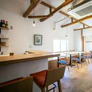 和・洋・中・エスニックなどの要素を取り入れた料理に、ドリンクも豊富なバリエーション。選ぶことも楽しい多彩なメニューで、お一人様での利用もオススメです。ゲストの数だけ異なる楽しみ方を提案してくれます。