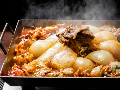 お店自慢の逸品！奥深い味わいの『テッチャン鍋』　二人前