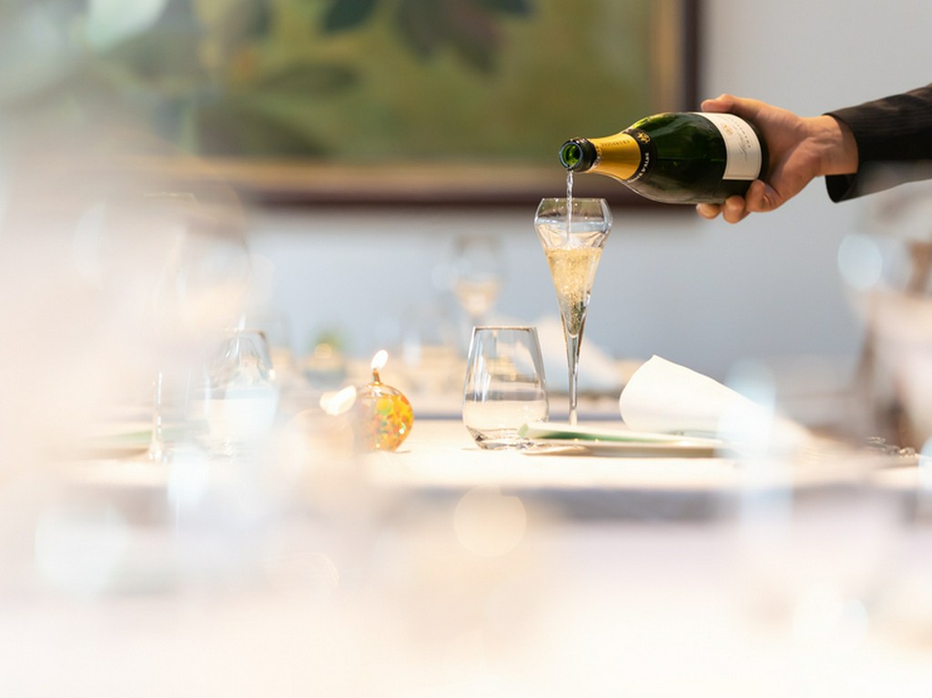 東北有数のワインコレクションを誇り、飲み頃を順次オンリスト