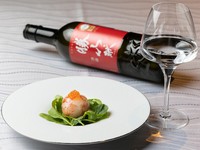 勝山酒造が誇る5種の日本酒「鴒・献・伝・暁・元」を提供。各々1杯50ml（元は25ml）。