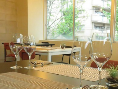 スタイリッシュで開放的な2Fフロア