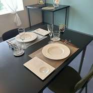 一日1組限定の個室で、周りを気にせずゆったりと。歓送迎会やご家族の集まり、大切な会食に最適なプライベート空間で、心地よいひとときをお楽しみください。