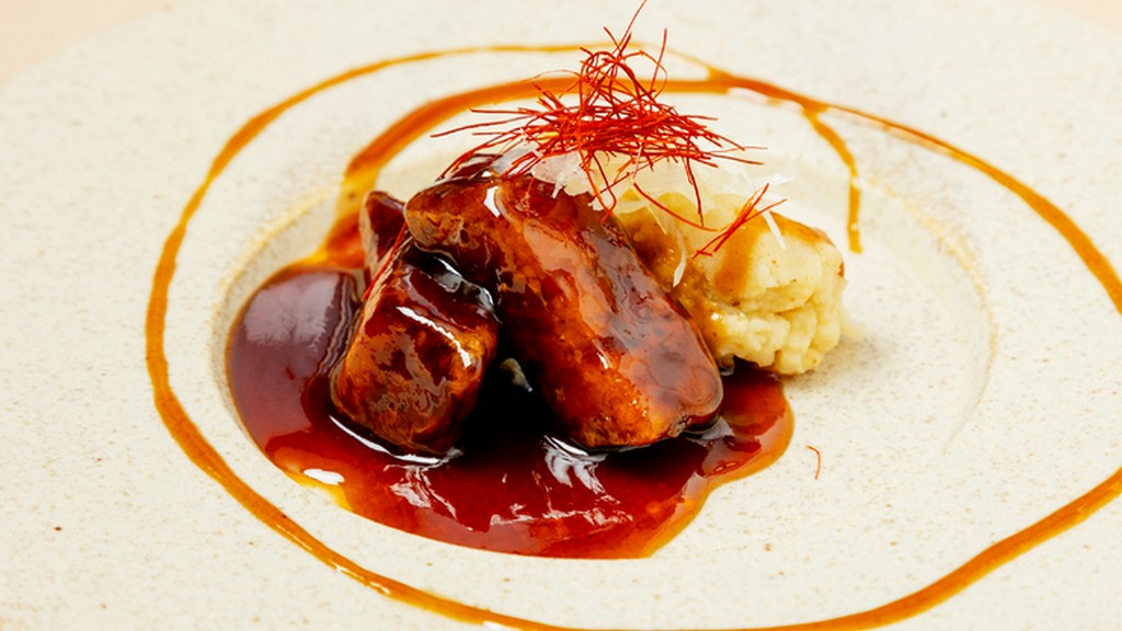 丁寧に煮込んだ豚肉が決め手！！外はカリッと、中はジューシー『黒酢スブタのステーキ』』