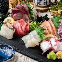 鮮度抜群-市場直送の鮮魚は絶品！料理長が奏でる匠の技で旨さ溢れる一品！