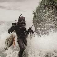 宮古島の素潜り漁師・高田氏が手銛で仕留めた旬魚を入手しています。血抜きも海の中で行うため、抜群の鮮度をそのままキープ。シェフがぜひ味わって貰いたいと太鼓判を押す食材です。