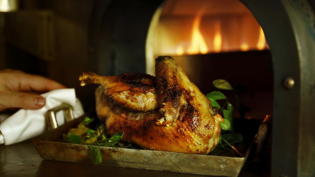500度の特製釜で焼き上げた厳選食材を味わう非日常の空間